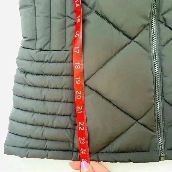 Tommy Hilfiger Black W/ Maroon Lining Crop Neck Puffer Zip Sleeveless Vest SizeM - Picture 15 of 15